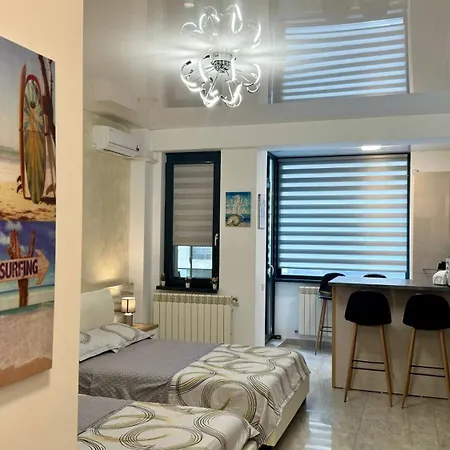 Seaview Deluxe Double - Beachfront Apartment